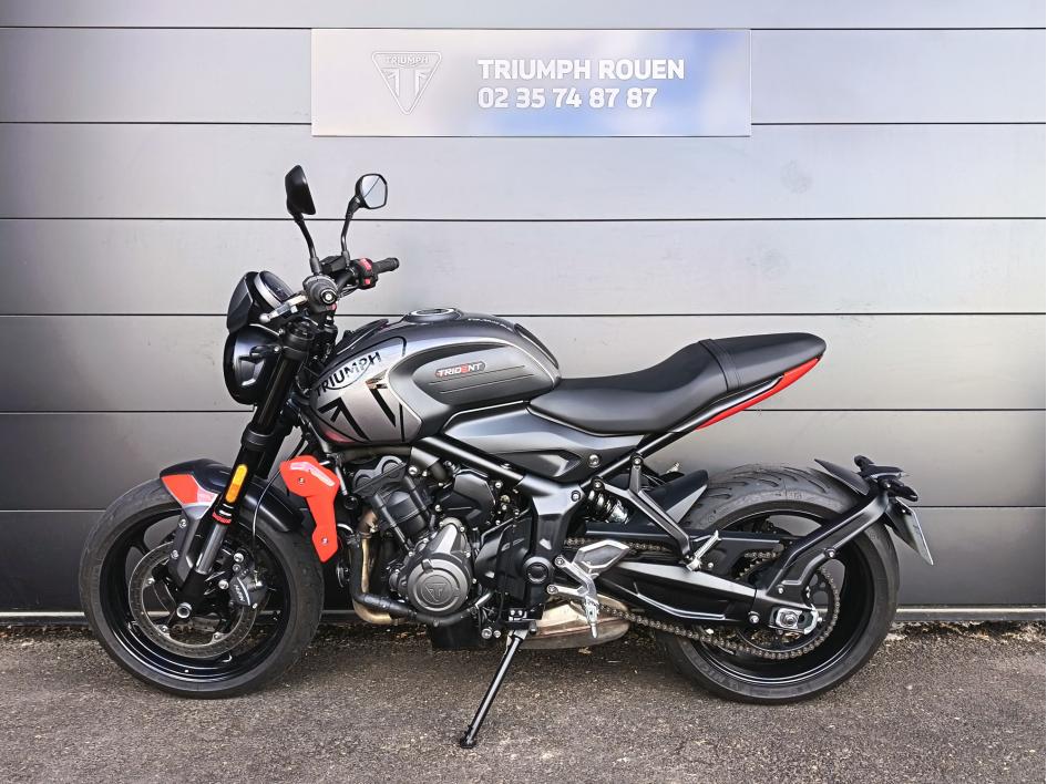 TRIUMPH TRIDENT 660
